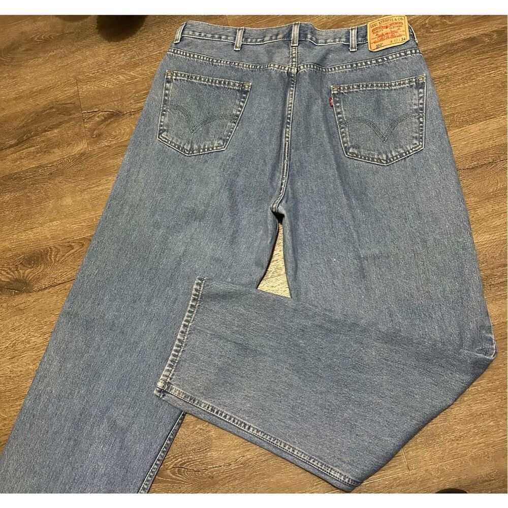 Levi's 550 Relaxed Fit Mens 40x34 Blue Jeans Light Wash Denim Great Condition